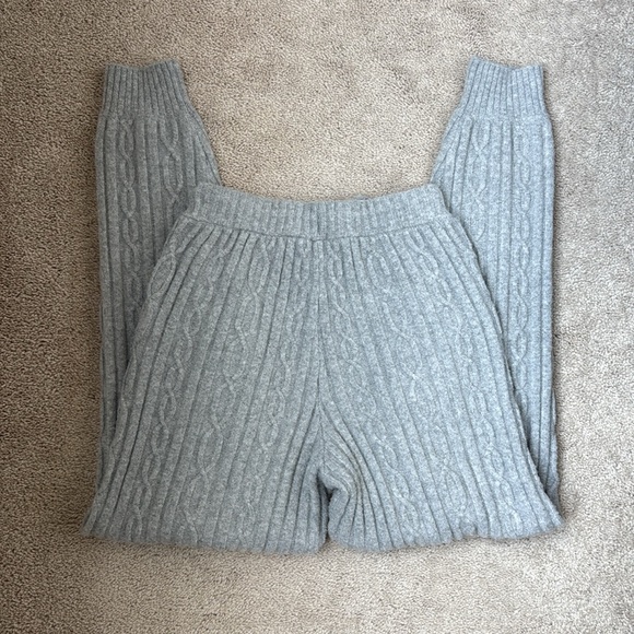 alo Gray YogaMuse Rib Knit Sweatpants (FITS UP TO SIZE 6) - Picture 5 of 7